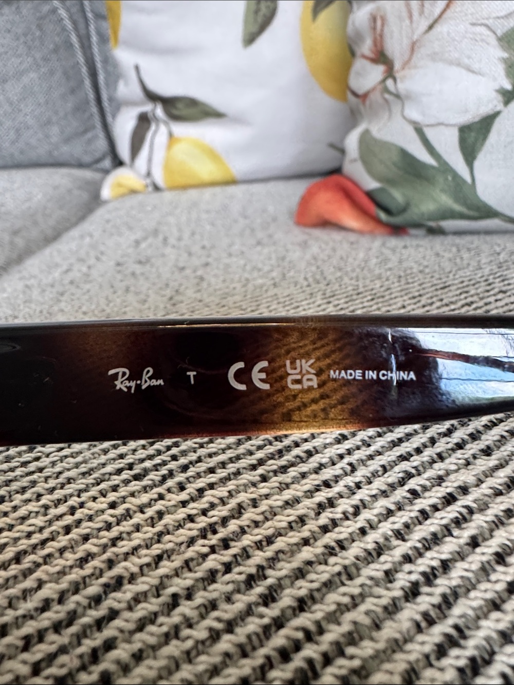 Like New Ray-Ban Brown Tortoiseshell Wayfarer Sunglasses - Picture 5 of 11